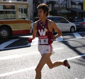 １０キロすぎからの走りは苦しくなった（保土ヶ谷駅前）。